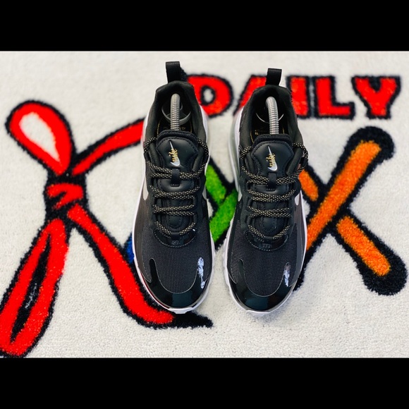 Wmns Nike Air Max 270 React Blk/Wht 100% Authentic - Picture 4 of 8